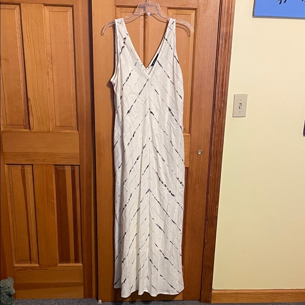 Simply Vera Vera Wang White and Black Maxi Dress